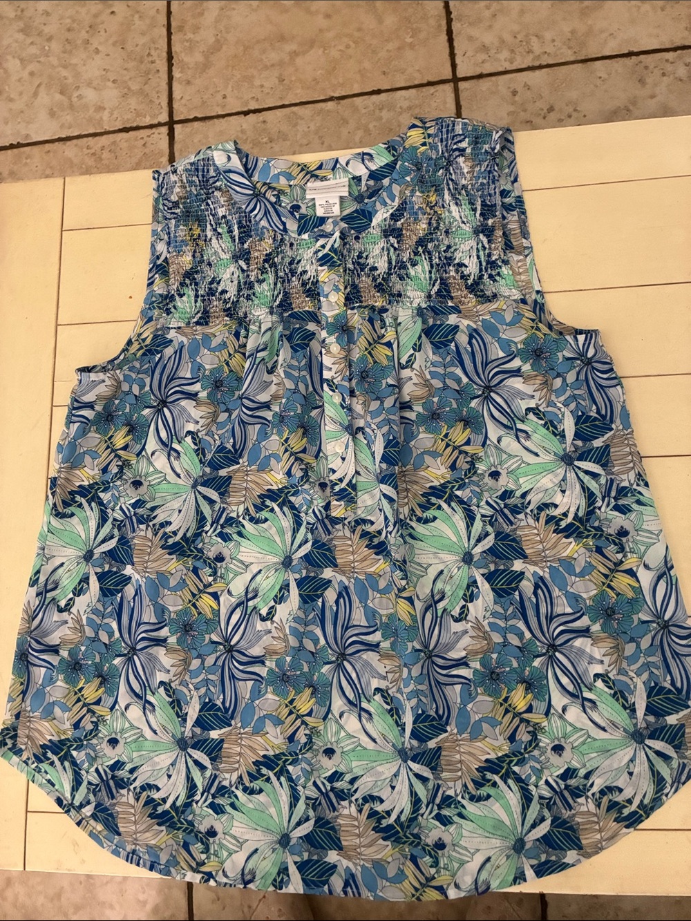 Liz Claiborne sleevless button front & gathers around shoulders in front.